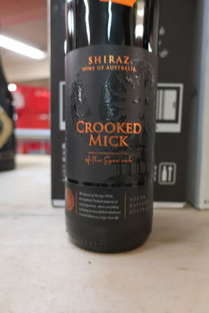 7 fl. rødvin SHIRAZ CROOKED MICK