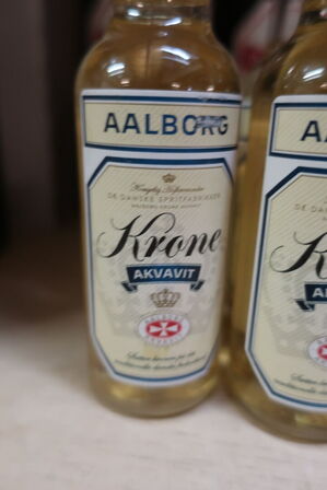 13 fl. snaps AALBORG TAFFEL AKVAVIT og KRONE 10 cl.