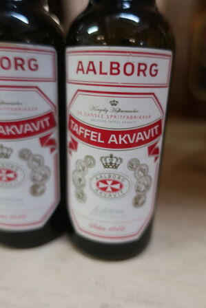 13 fl. snaps AALBORG TAFFEL AKVAVIT og KRONE 10 cl.