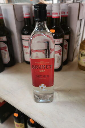 8 fl. gin BRUKET 1907 DRY GIN 70 cl.