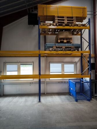 2 fag pallereoler uden indhold