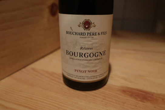 9 flasker rødvin BOURGOGNE Bouchard Pére & Fils reserve pinot noir