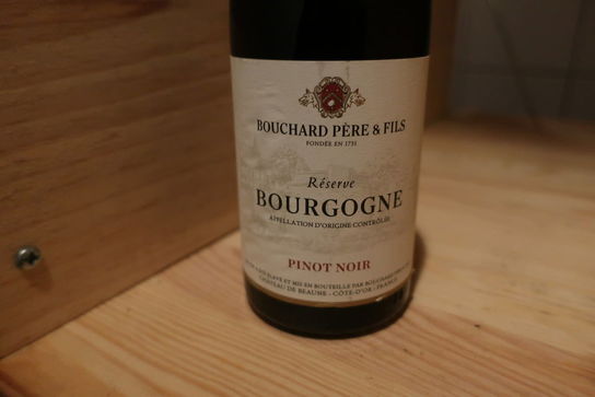 8 flasker rødvin BOURGOGNE Bouchard Pére & Fils reserve pinot noir