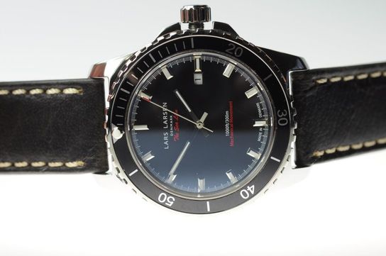 Herreur LARS LARSEN 44 mm. m/ automatisk urværk(315P46)