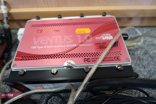 2 stk. USB Multi-Standard SIGGEN/Modulators UMANTEK Ventus 1.0