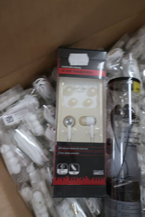 Kasse med in-ear headsets