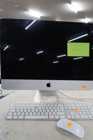 Computer APPLE iMac 21.5" (skærm revnet i højre side)