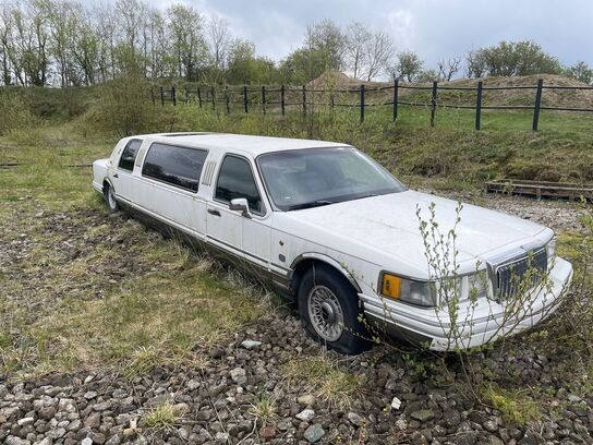 Limosine, Ford Lincoln Town Car. Tidl.reg.nr: HL98343. Papir bortkomne