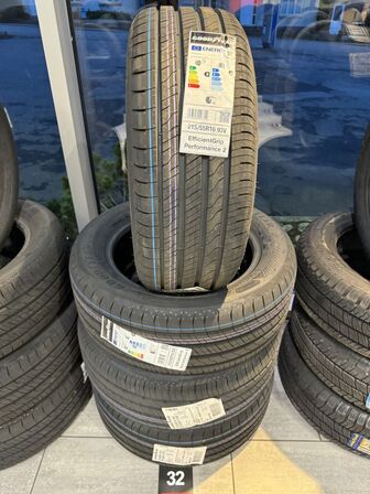 4 stk. Goodyear EfficientGrip Performance 2 215/55 R16 93V