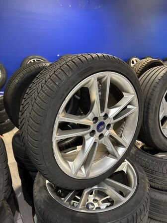 4 stk. Ford Alufælge 19" med Goodyear 235/40R19 dæk