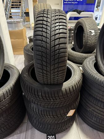 4 stk. Vinterdæk Bridgestone 215/50R17