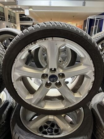 4 stk. Ford Alufælge 18" med Dunlop 235/40R18 vinterdæk