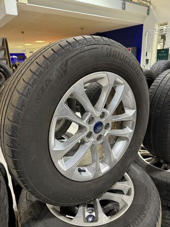 4 stk. Ford Alufælge 17" med Bridgestone 225/65R17 dæk