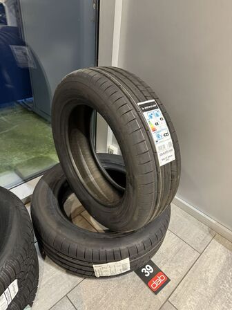 2 stk. Dunlop Sport Maxx RT2 225/60 R18 104Y XL