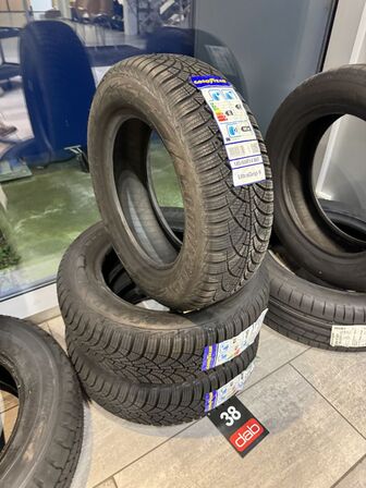 3 stk. Goodyear UltraGrip 9 185/65 R14 86T Vinterdæk