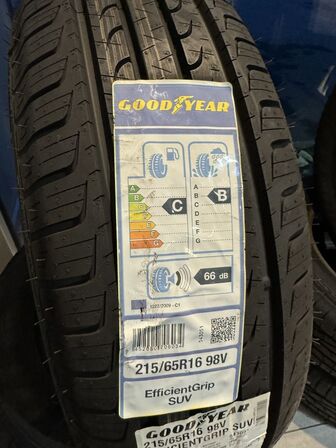 3 stk. Goodyear EfficientGrip 215/65 R16 98V AO, SUV