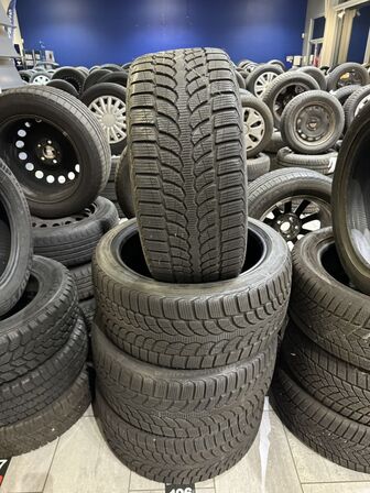 4 stk. Vinterdæk Bridgestone 235/40R19