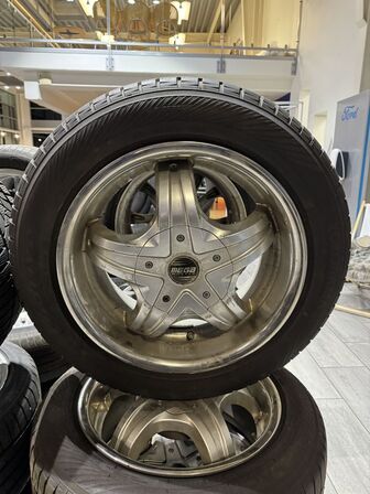 4 stk. Mega wheels Alufælge 17" med Yokohama 215/60R17 dæk