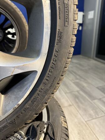 4 stk. Ford Alufælge 18" med Dunlop 225/45R18 vinterdæk