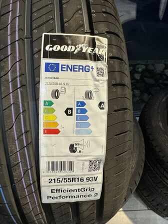 4 stk. Goodyear EfficientGrip Performance 2 215/55 R16 93V