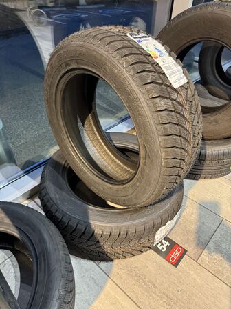 2 stk. Goodyear UltraGrip 235/55 R17 103V XL vinterdæk