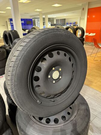 4 stk. Stålfælge 16" med Goodyear 205/60R16 dæk