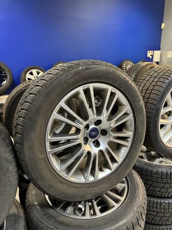 4 stk. Ford Alufælge 17" med Bridgestone 235/55R17 vinterdæk