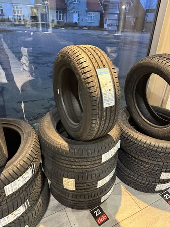 4 stk. Goodyear EfficientGrip SUV 235/60 R16 100V