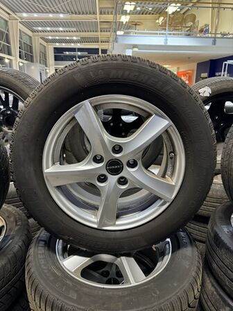 4 stk. Borbet Alufælge 16" med Michelin 215/60R16 vinterdæk