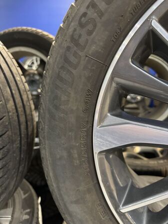 4 stk. Toyota Alufælge 17" med Bridgestone 215/55R17 dæk