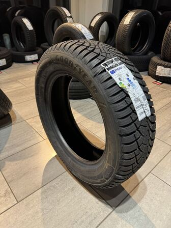 1 stk. Goodyear ULTRAGRIP 9+ MS 205/60 R16 96H Vinterdæk