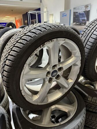 4 stk. Ford Alufælge 18" med Dunlop 235/40R18 vinterdæk