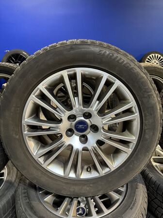 4 stk. Ford Alufælge 17" med Bridgestone 235/55R17 vinterdæk