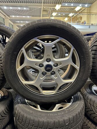 4 stk. Ford Alufælge 16" med Michelin 215/55R16 dæk