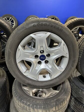 4 stk. Ford Stålfælge 16" med Goodyear 215/55R16 dæk