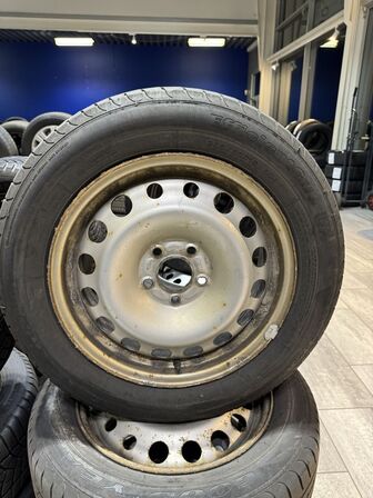 4 stk. Stålfælge 16" med Goodyear 205/60R16 dæk