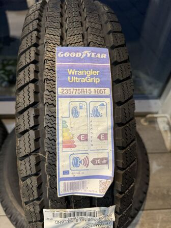 2 stk. Goodyear  Wrangler UltraGrip  235/75R15 105T 