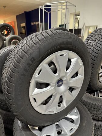 4 stk. Stålfælge 16" med Goodyear 215/60R16 dæk