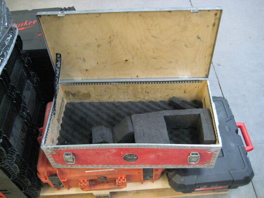 Diverse flightcases og kufferter