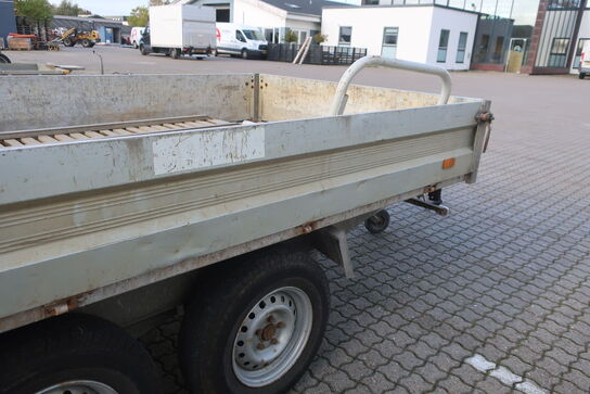 3 vejs-tiptrailer HUMBAUR HTK 35 med ramper