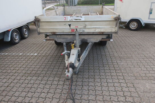 3 vejs-tiptrailer HUMBAUR HTK 35 med ramper