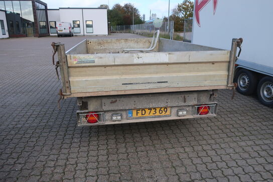 3 vejs-tiptrailer HUMBAUR HTK 35 med ramper