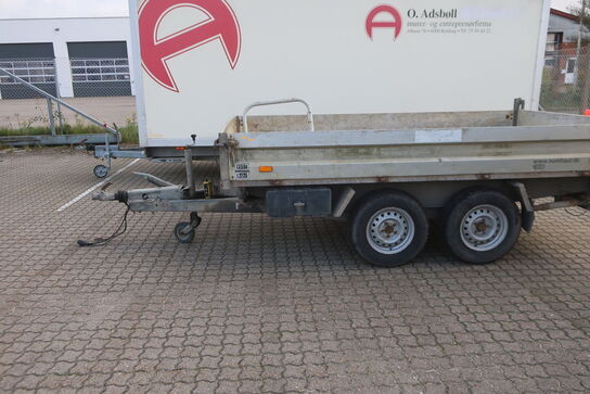 3 vejs-tiptrailer HUMBAUR HTK 35 med ramper