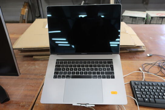 MACBOOK PRO model A1707