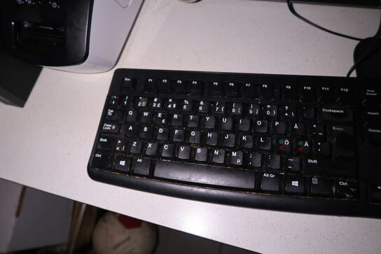 Computerskærm DELL, labelprinter, computer LENOVO, tastatur, mus m.m.