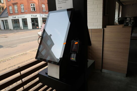 All-in-one touch computer ELO ESY22i5 med bonprinter samt dankortterminal