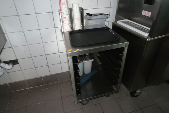 Rustfri stålvogn med indhold