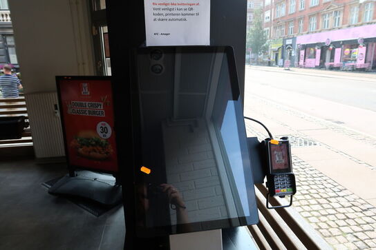 All-in-one touch computer ELO ESY22i5 med bonprinter samt dankortterminal