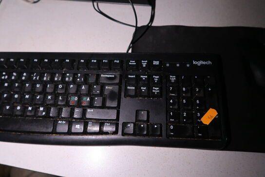 Computerskærm DELL, labelprinter, computer LENOVO, tastatur, mus m.m.