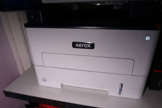 Computerskærm DELL, labelprinter, computer LENOVO, tastatur, mus m.m.